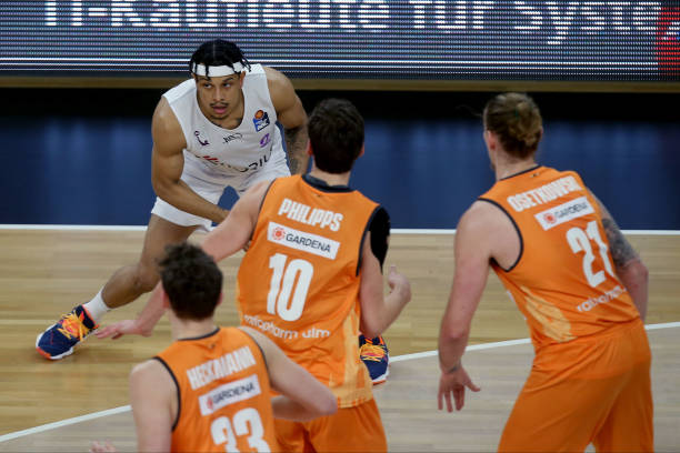 了多次人员 了多次人员